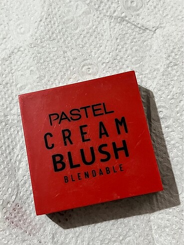Pastel Pastel kırmızı krem allık