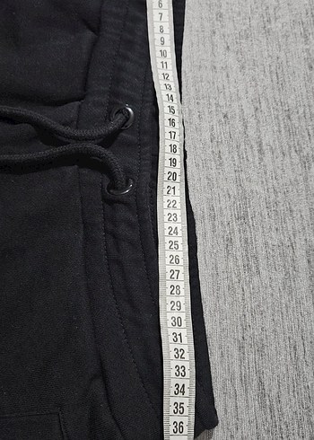 Criminal Damage Skinny Rose Printed Sweatpants in Black - Görsel 5