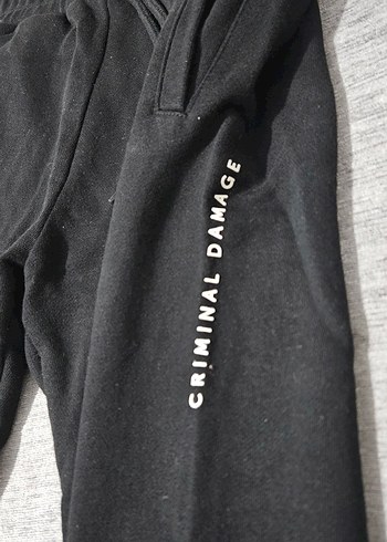 Criminal Damage Skinny Rose Printed Sweatpants in Black - Görsel 6