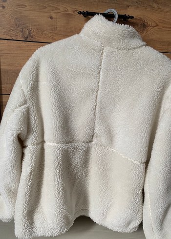 l Beden BERSHKA Beyaz Peluş Kadın Ceket Yüksek Yaka