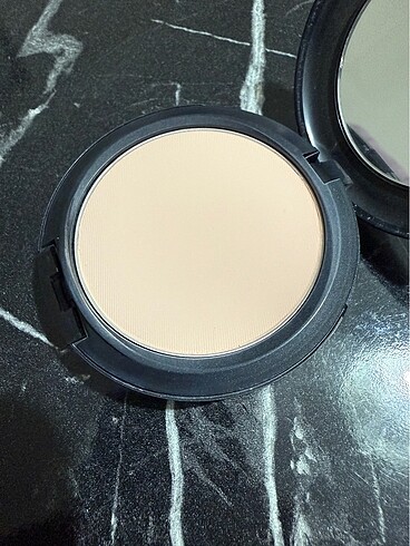 MAC Mac Studio Fix Powder Plus Fondöten NW10