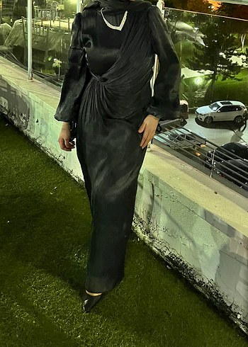 Siyah Saten Drapeli elbise - Görsel 3