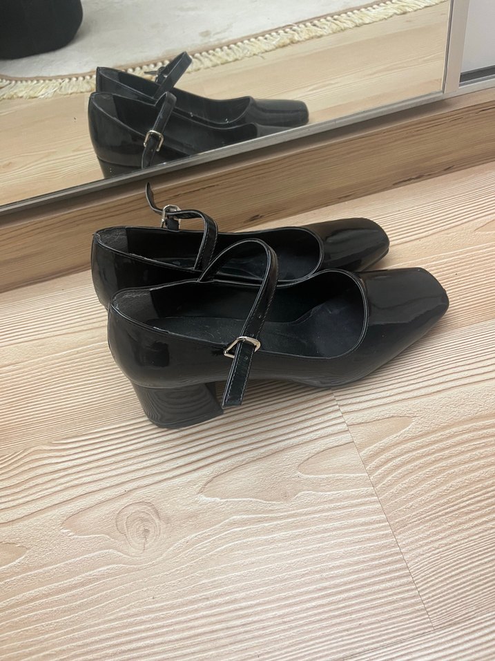 Siyah Rugan Tokalı Topuklu Klasik Kadın Ayakkabı - Görsel 3