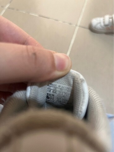 23 Beden beyaz Renk Adidas ayakkabı