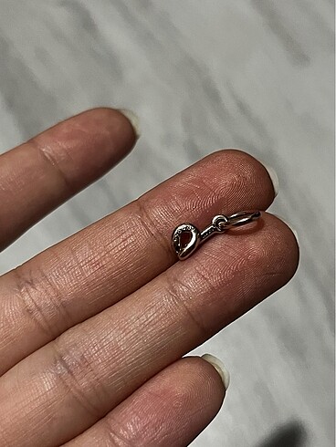 Beden Pandora charm
