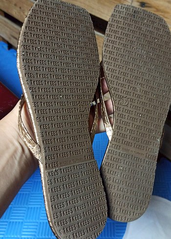 Altın Renk Yılan Desenli İnce Topuklu Terlik - Görsel 4