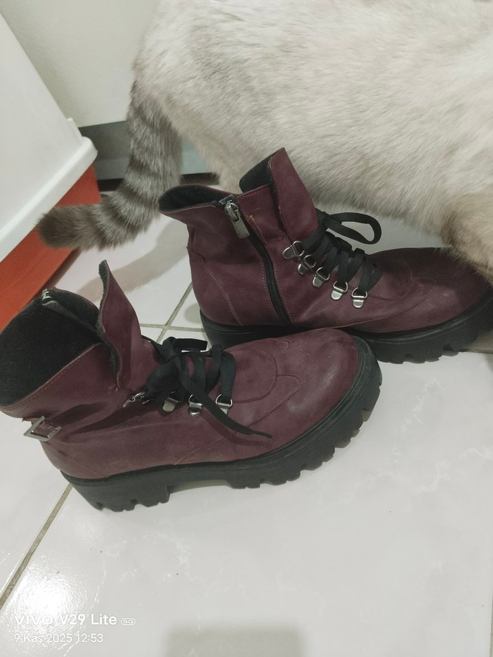 Bordo , fermuarlı ve bağcıklı rahat bot. - Görsel 3