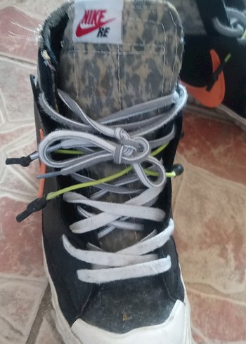 Gri Beyaz Punk Tarzı Erkek Ayakkabı Bağcığı - Görsel 4