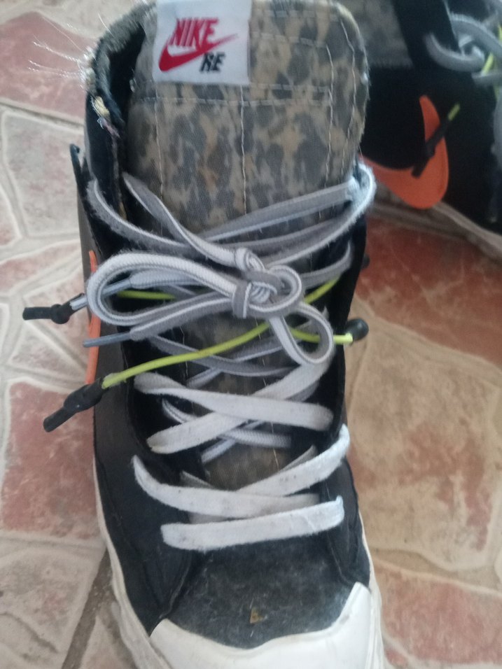 Gri Beyaz Punk Tarzı Erkek Ayakkabı Bağcığı - Görsel 4