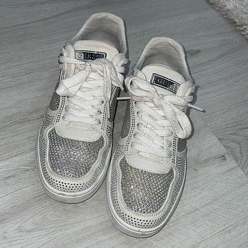 Guess Taşlı Parlak Fileli Sneaker