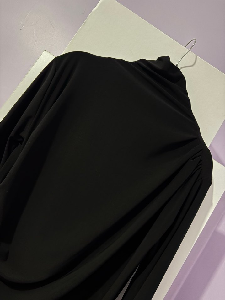 Siyah Uzun Kollu Yüksek Yakalı Drapeli Elbise - Görsel 3