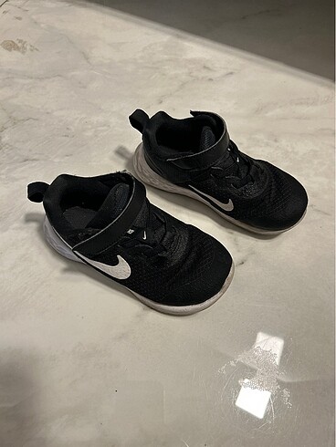 27 Beden Nike spor ayakkabı