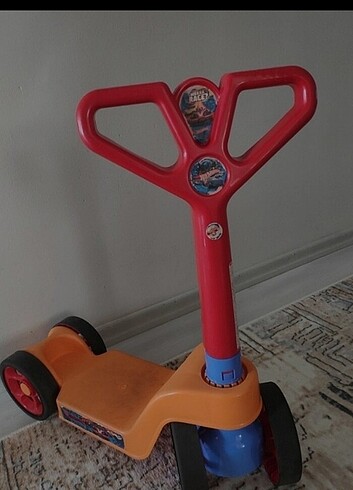  Beden kırmızı Renk Hot wheels 4 tekerlekli scooter