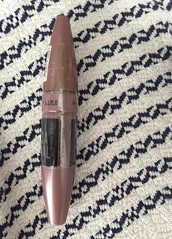 Beden Maybelline lash Sensetional