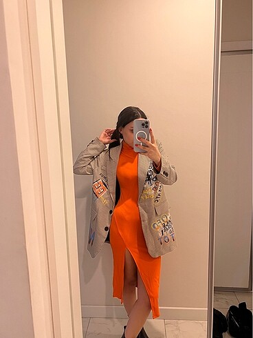 Bershka uzun yırtmaçlı elbise