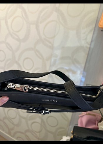 Nine West Siyah Deri Tokalı Kadın Çantası