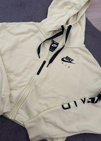 Nike Fermuarlı Sweatshirt sarımsı bir tonu var