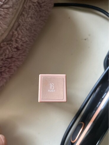 Beden maybelline lifter gloss