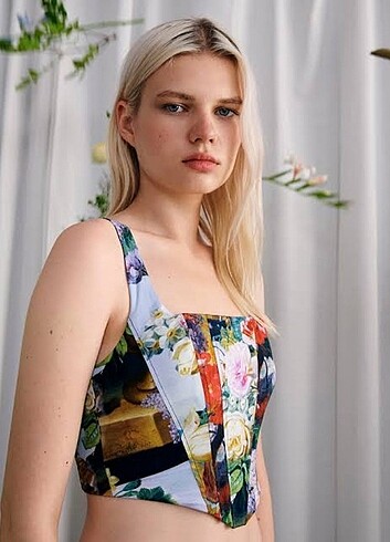 l Beden stradivarius art collection crop büstiyer Beden L