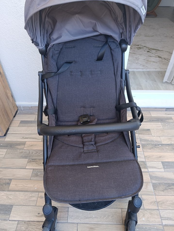 Gri ve kahverengi bebek arabası - Görsel 3