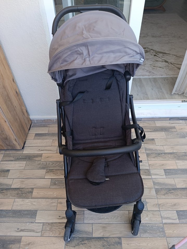 Gri ve kahverengi bebek arabası - Görsel 2