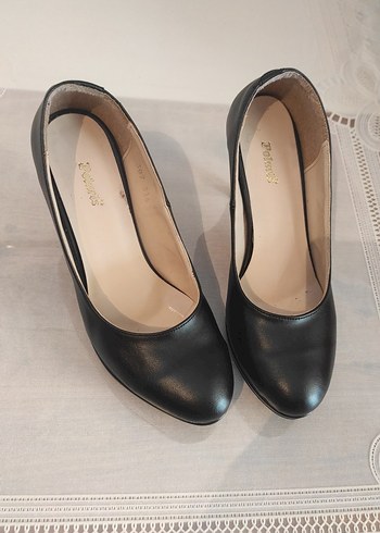 Siyah Tokalı Klasik Stiletto