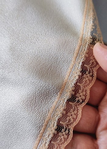 Nakışlı Parlak Beyaz Masa Örtüsü - Görsel 4