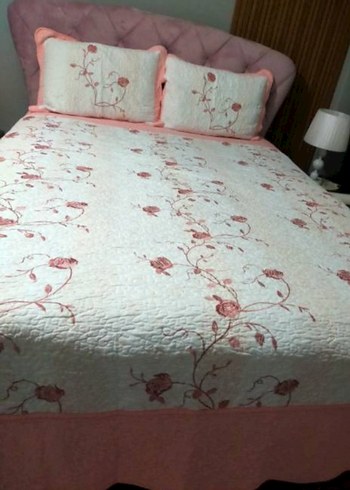 Pembe İşlemeli Yatak Örtüsü - Görsel 2