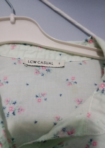 LCW Casual Beyaz Çiçekli Kısa Kollu Gömlek