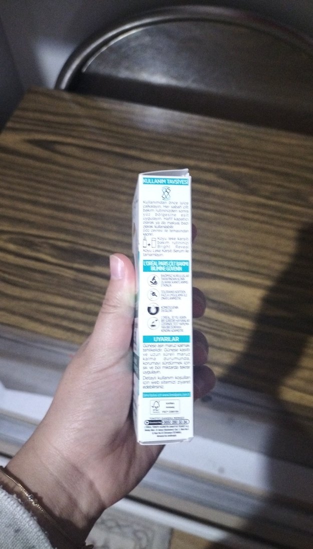 L'Oréal Bright Reveal SPF 50 Renkli Güneş Kremi - Görsel 2