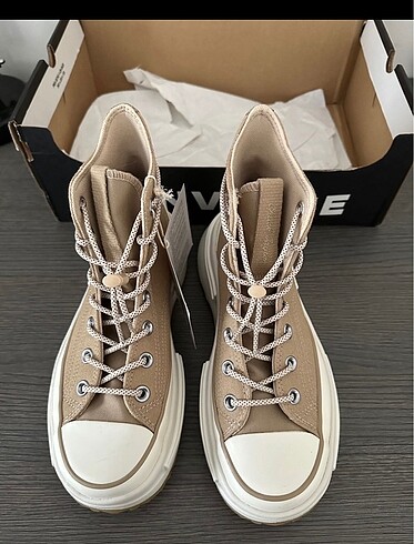 37,5 Beden Converse boğazlı sneaker