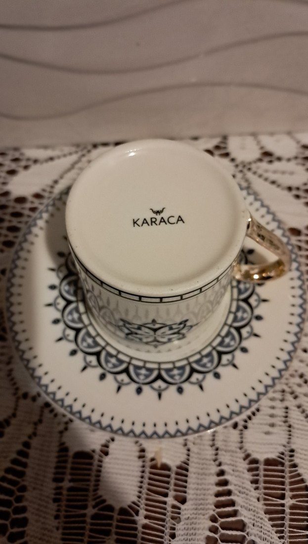 Beyaz ve Koyu Desenli Kahve Fincanı - Görsel 2