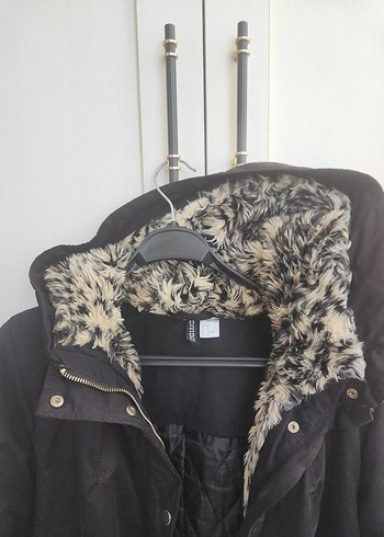 Siyah Kadın Midi Boy Kürklü mont - Görsel 4