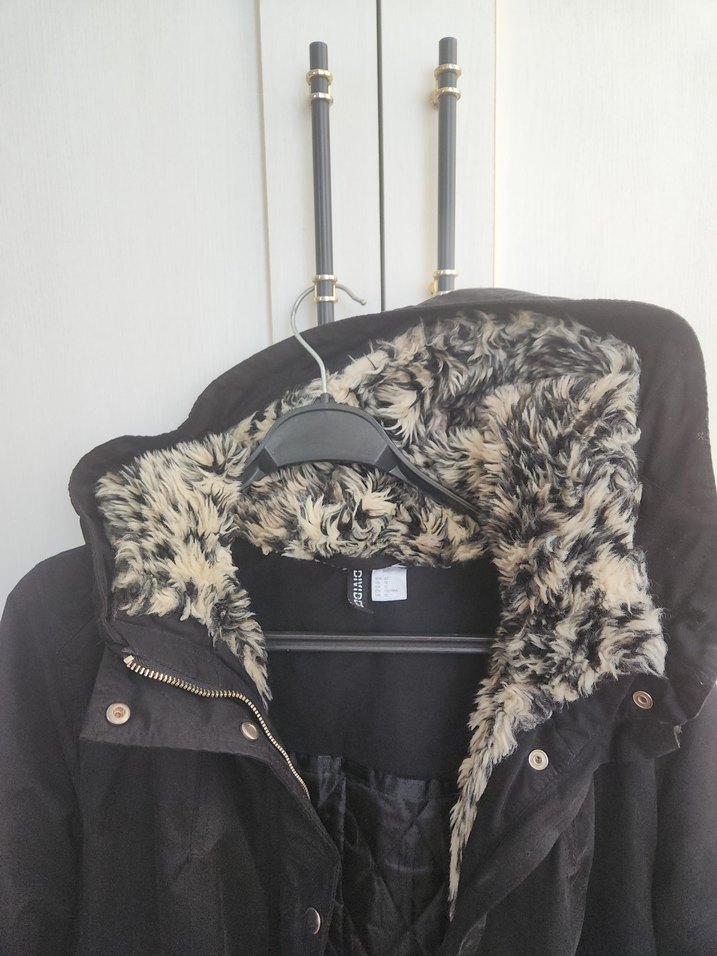 Siyah Kadın Midi Boy Kürklü mont - Görsel 4