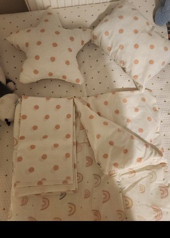 Beyaz Pastel Desenli Çocuk Uyku Seti - Görsel 2