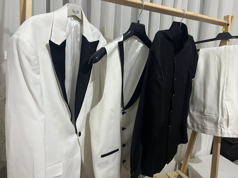 Düğmeli Beyaz Notch Yaka Smokin Ceket Pantolon Yelek Gömlek - Görsel 2