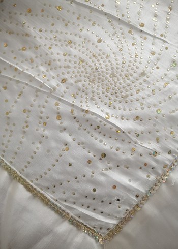 Beyaz İşlemeli Parlak Yatak Örtüsü - Görsel 5