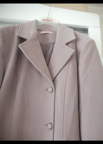 Bej Uzun Düğmeli Kadın Kaban - Görsel 3