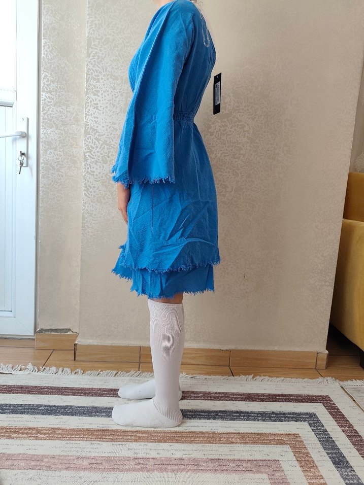 Canlı Mavi V Yaka Elbise — görsel 2/4