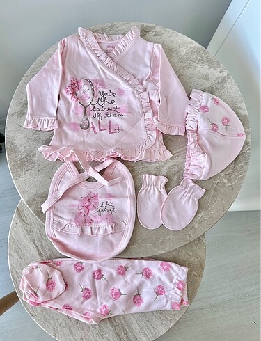 Pembe gül baskılı fırfırlı 5li set