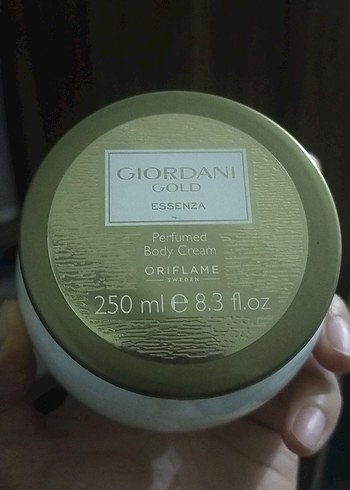 Oriflame gıordanı Gold essanza krem - Görsel 3