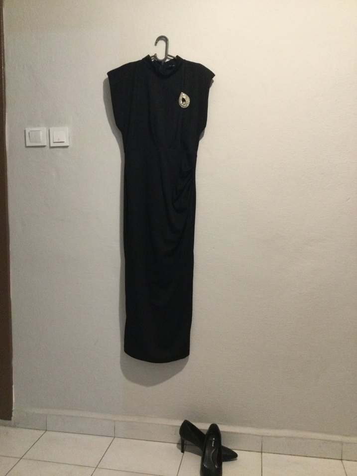 Siyah Keten Yırtmaçlı Uzun Elbise - Görsel 3