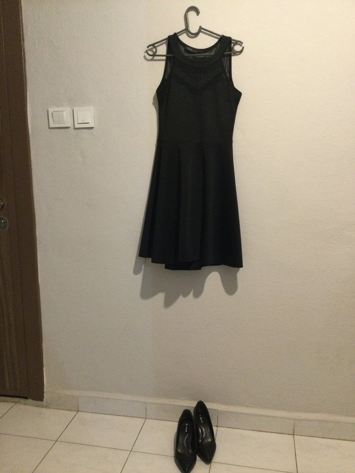 Siyah Midi Kolsuz Yüksek Yakalı Elbise - Görsel 2