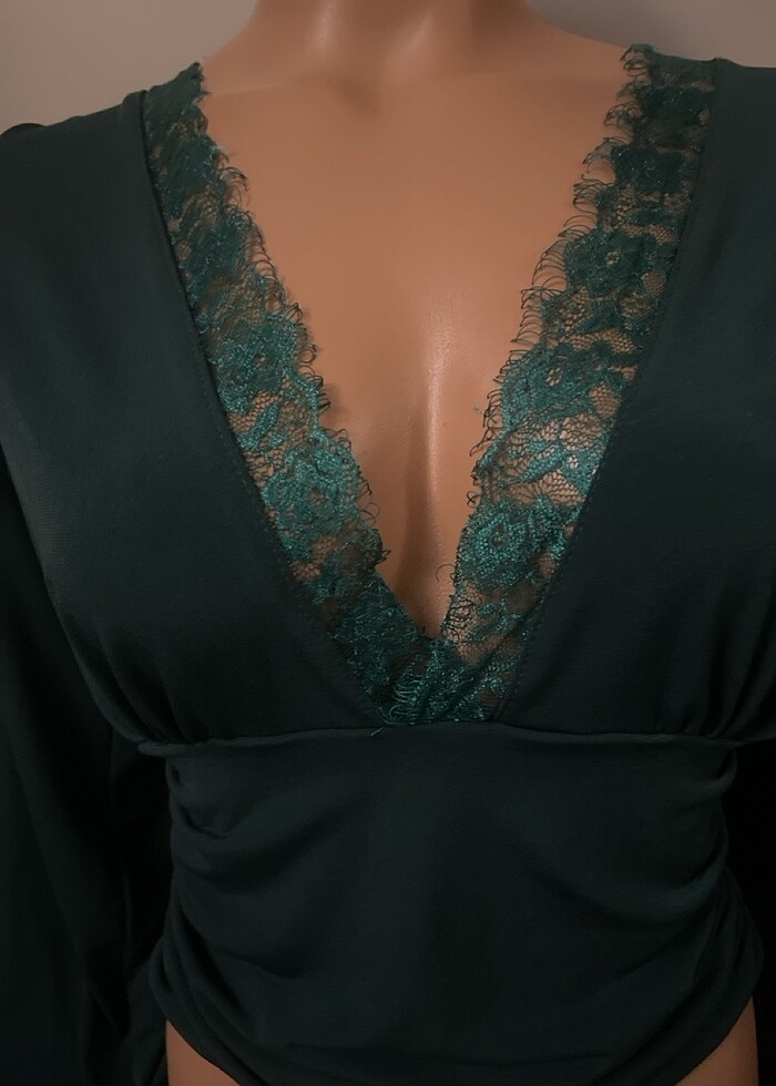 Yeşil dantel detay bluz - Görsel 2