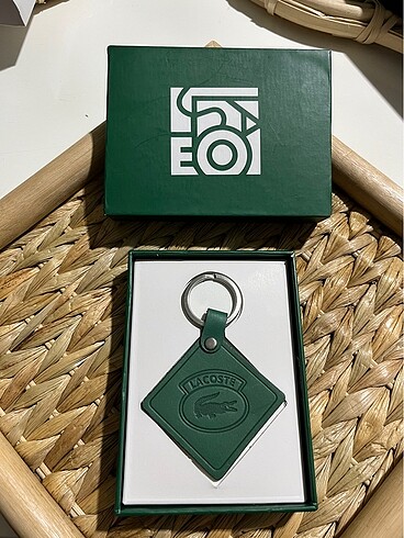Lacoste anahtarlık
