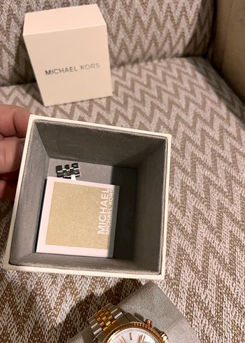 Michael Kors Altın Renkli Klasik Kadın Saati - Görsel 9