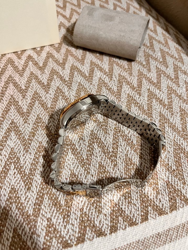 Michael Kors Altın Renkli Klasik Kadın Saati - Görsel 3