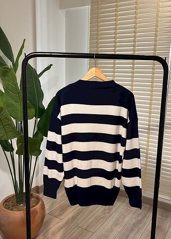 Beyaz Lacivert Çizgili Örgü Kadın Kazak - Görsel 5