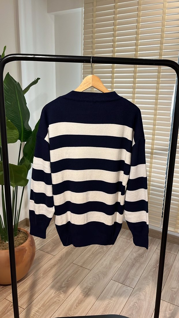 Beyaz Lacivert Çizgili Örgü Kadın Kazak - Görsel 4