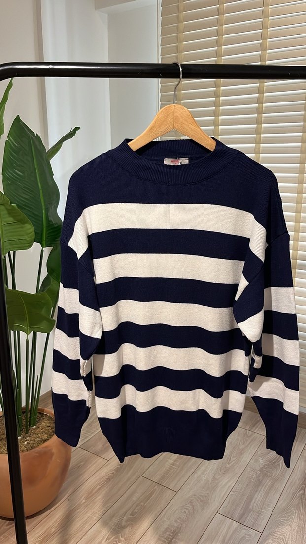 Beyaz Lacivert Çizgili Örgü Kadın Kazak - Görsel 2